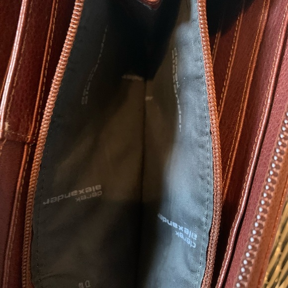 Elegant Brown Leather Wristlet - Picture 5 of 7